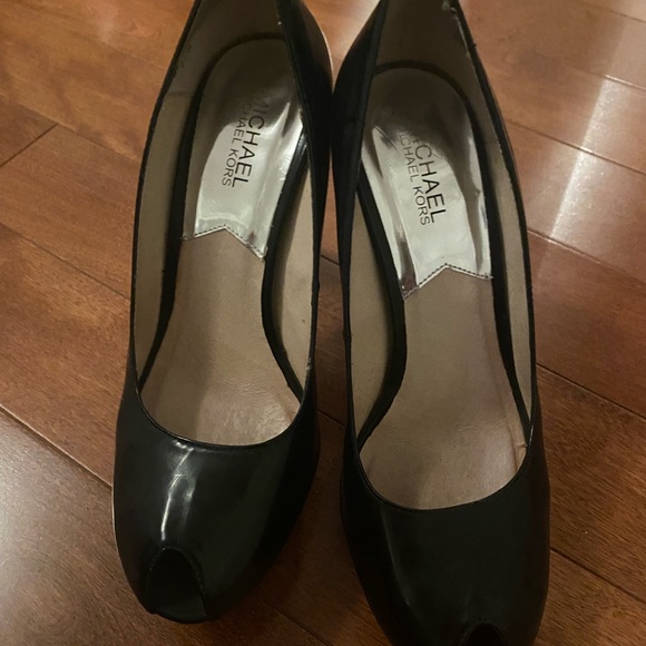 Beautiful MK Black Heels - Picture 4 of 5